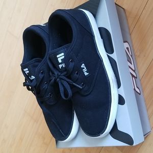 FILA Black and White Skyquest Sneakers Shoes
